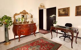 Roma Central Guest House